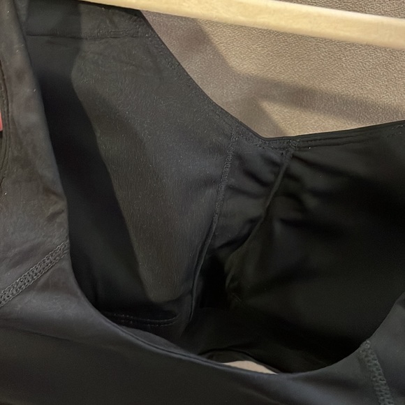 Black crop top with built in bra - Picture 4 of 4